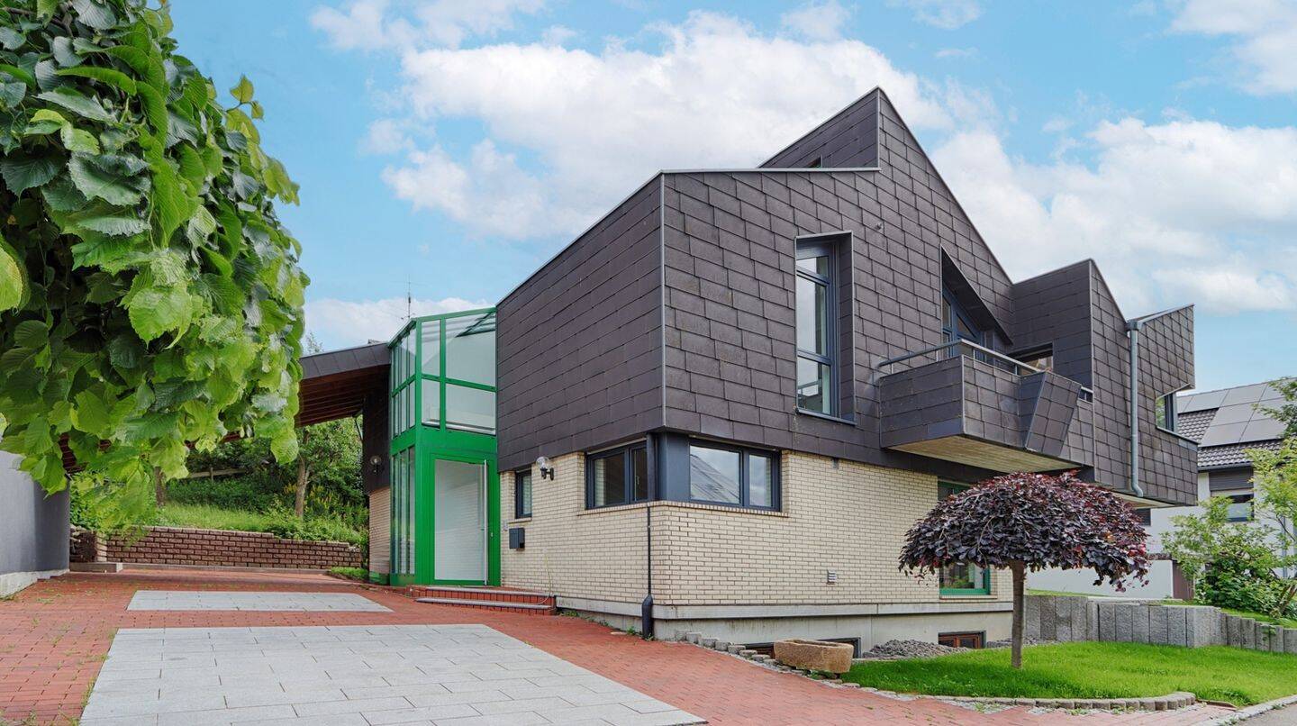 Großzügiges Design-Einfamilienhaus mit Kamin und Weitblick, 72768 Reutlingen