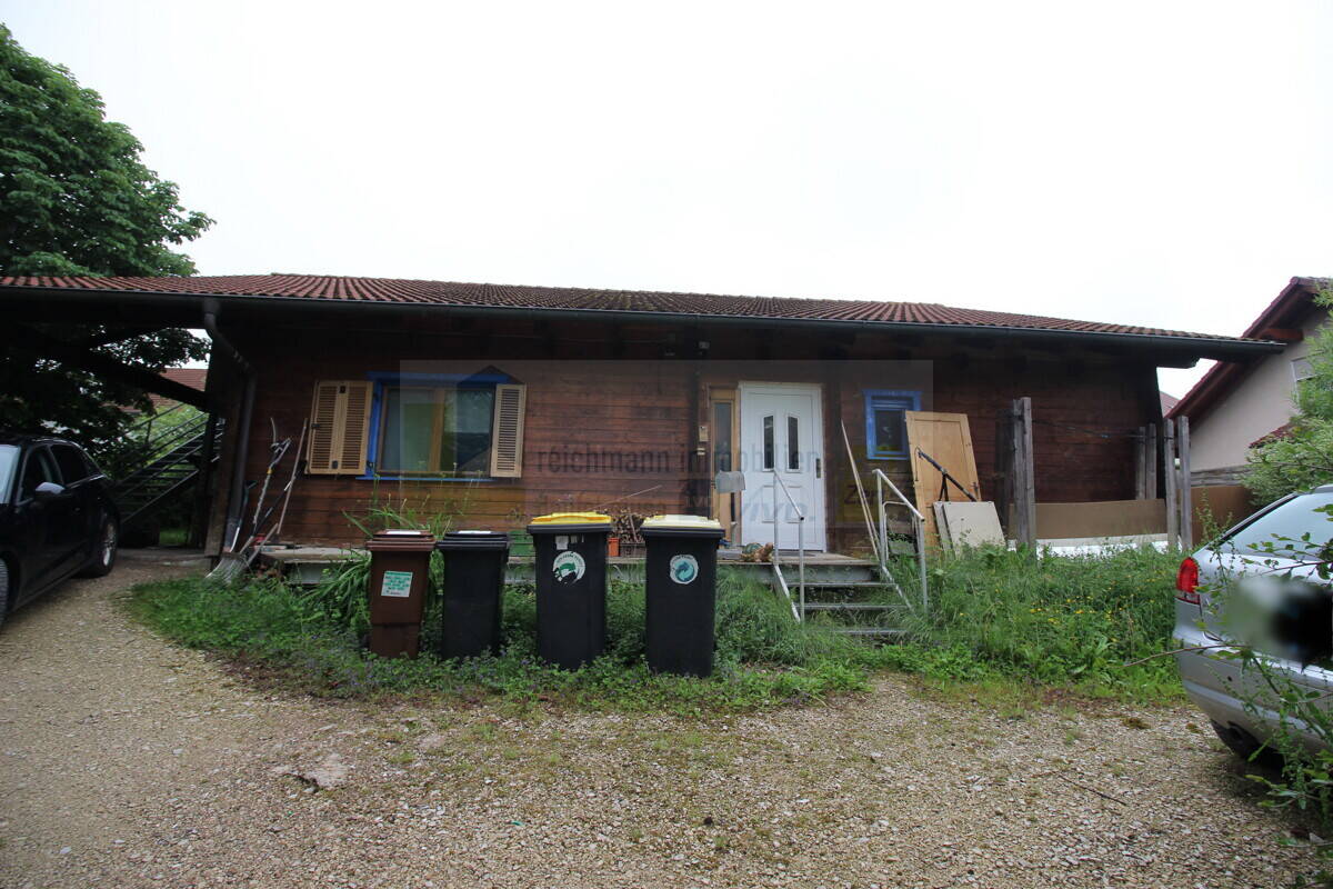 Provisionsfrei! Einfamilienhaus mit Carport in Geisingen-OT Gutmadingen, 78187 Geisingen