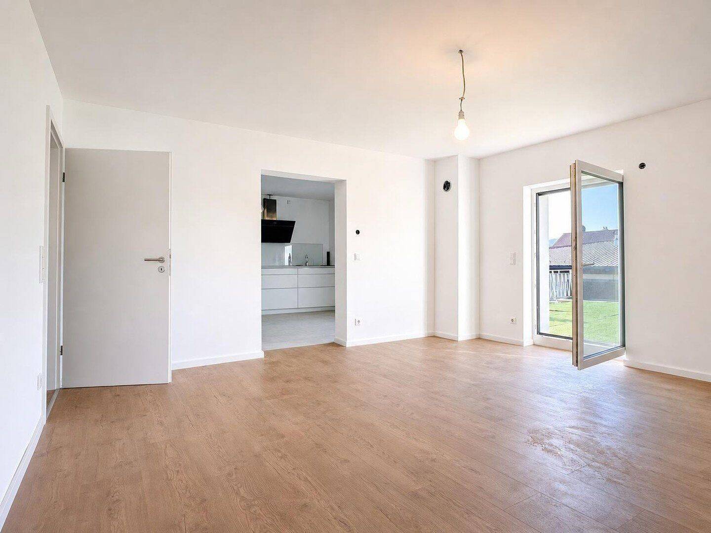 Sonnige 5-Zimmer-Wohnung mit XXL-Terrasse an der Stadtgrenze Landshut, 84030 Ergolding (Industriegebiet)