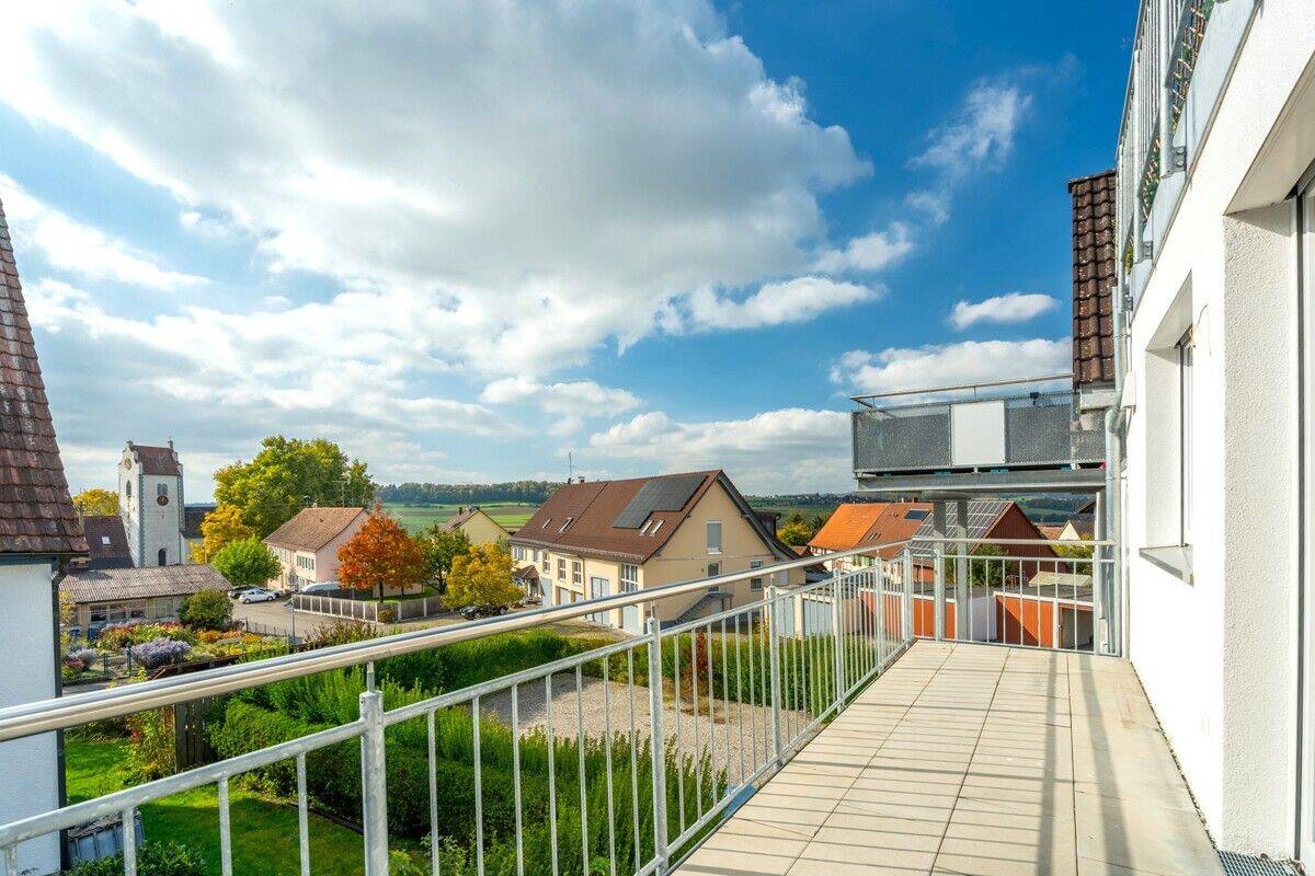 Neubaukomfort in ruhiger Lage – große Wohnung mit Sonnenbalkon, 78247 Hilzingen