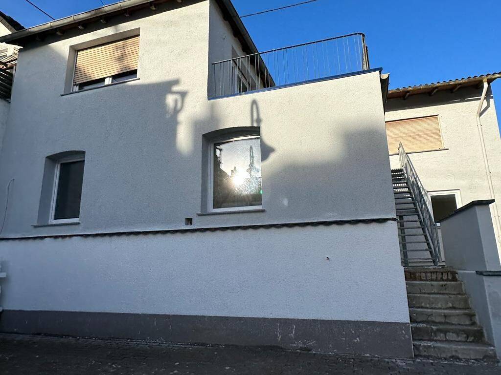 + + + Sprendlingen: helle Maisonnette-Wohnung in zentraler Lage * Balkon + 2 KFZ-Stellplätze + + +, 55576 Sprendlingen