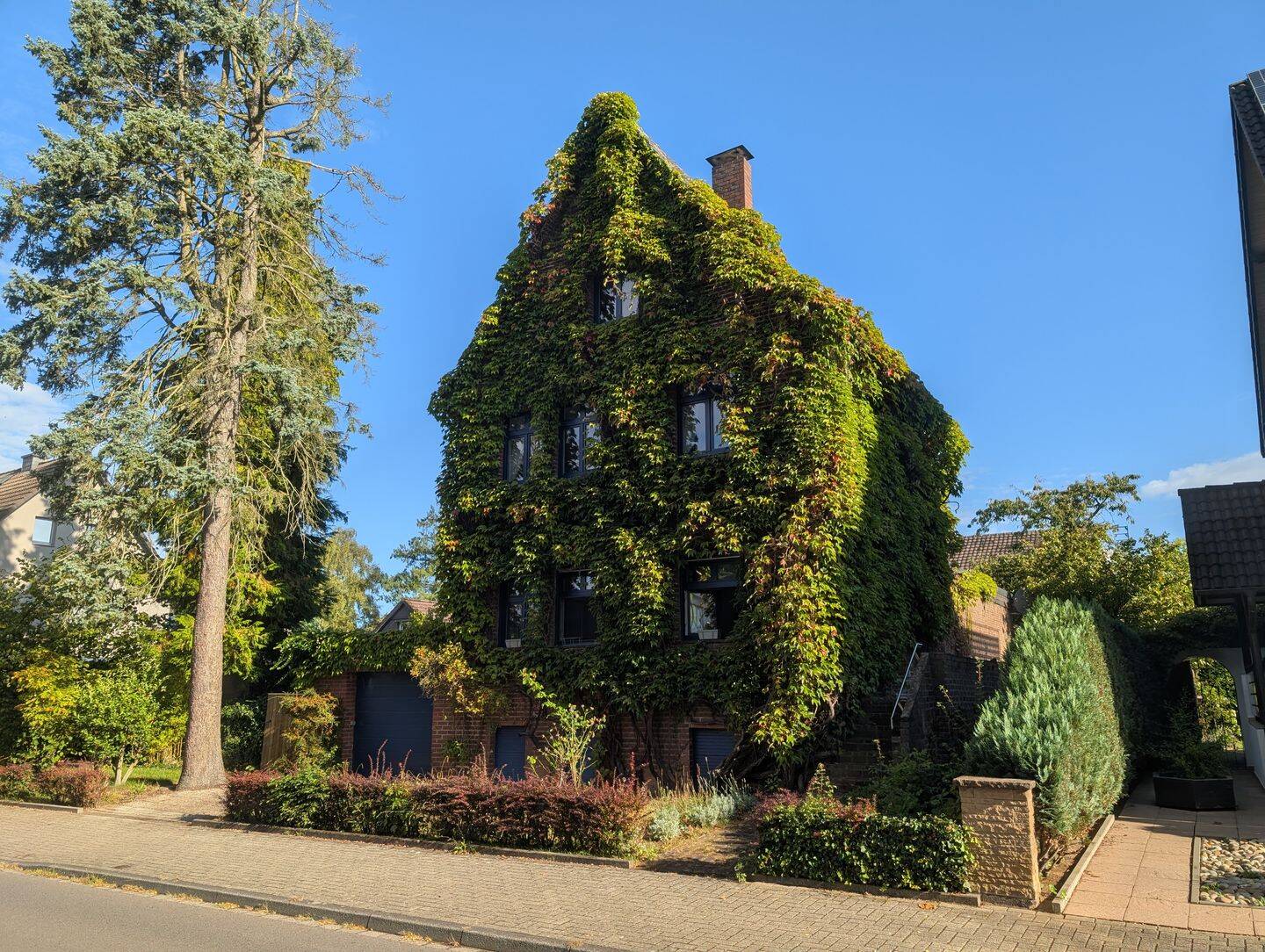 Charmantes Einfamilienhaus mit Garten, Garage und viel Potenzial, 51427 Bergisch Gladbach