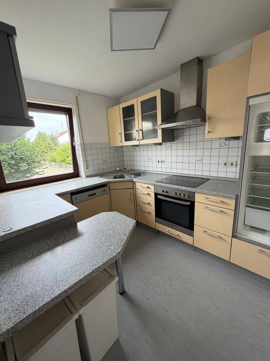 Doppelhaus mit 2 Wohneinheiten, 4 Stellplätzen und großem Grundstück, 87737 Boos