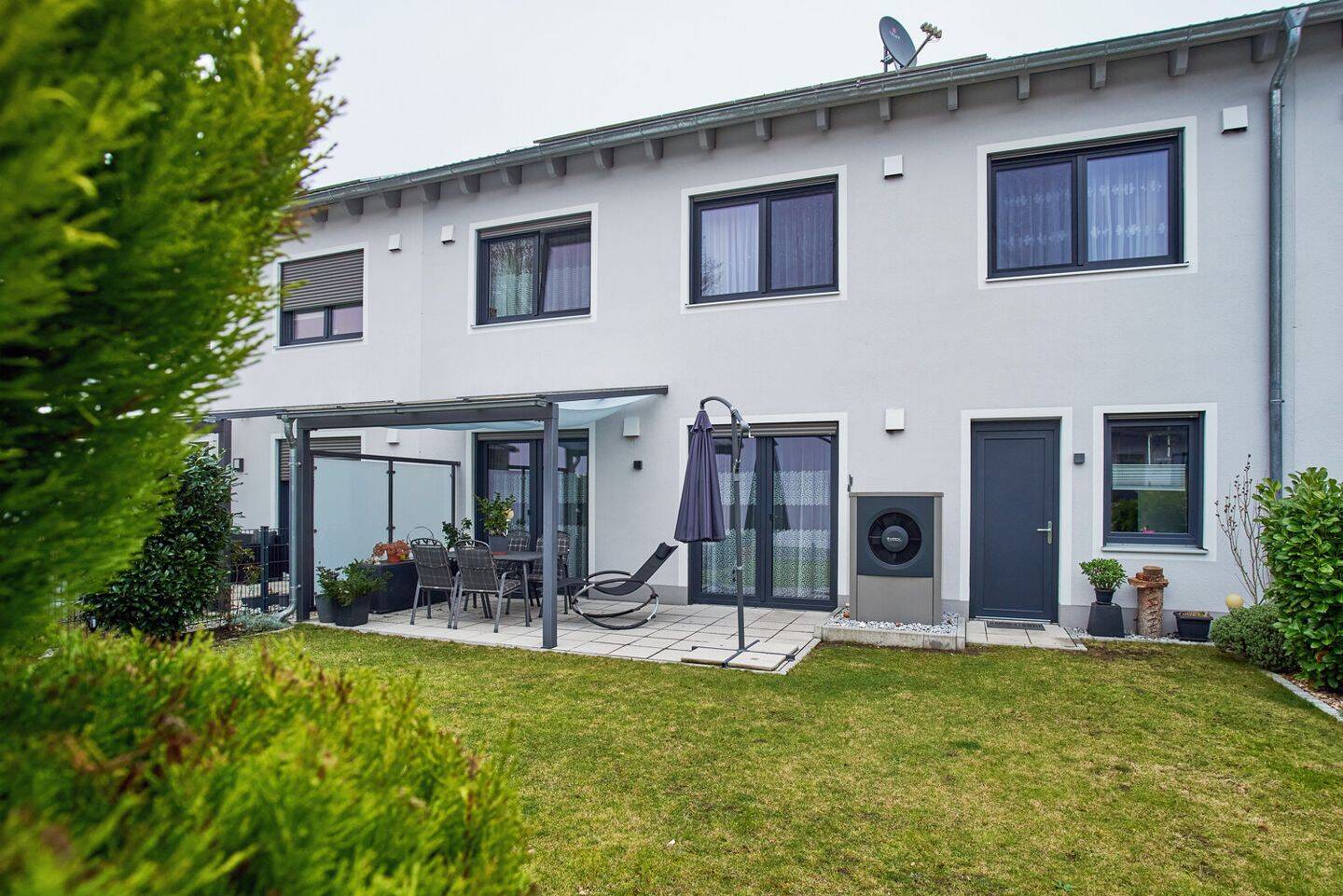 Sehr gepflegtes und großzügiges Reihenmittelhaus mit integrierter Garage und top Energiestandard, 93333 Neustadt a.d. Donau