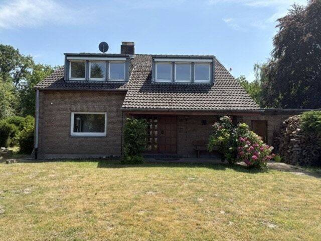 Freistehendes Einfamilienhaus auf einem sehr schönen Grundstück in Krefeld-Forstwald, 47804 Krefeld
