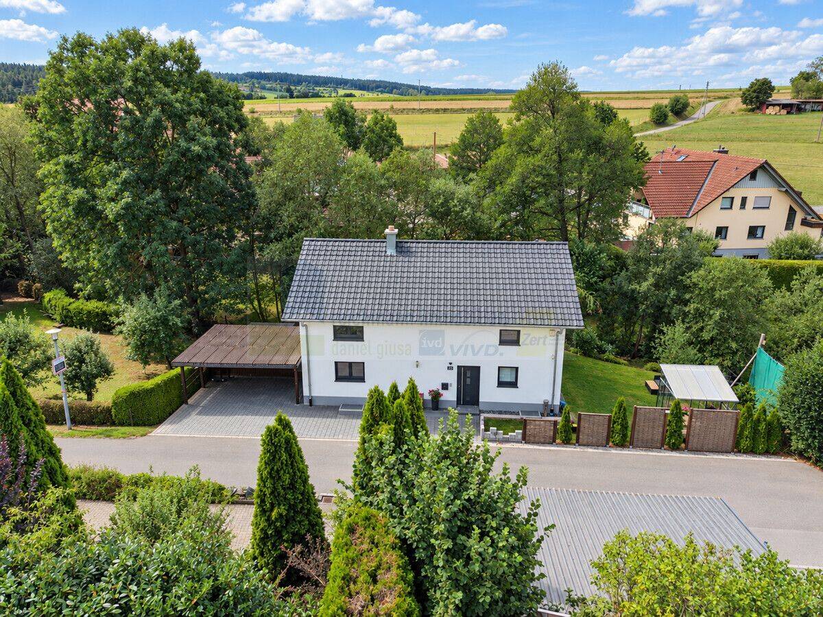 Modernes, energieeffizientes Einfamilienhaus aus 2020 in Kappel mit Galerie, Kaminofen, Garten, Keller und idyllischer Lage am Neuhäuser Bächle, 78078 Niedereschach