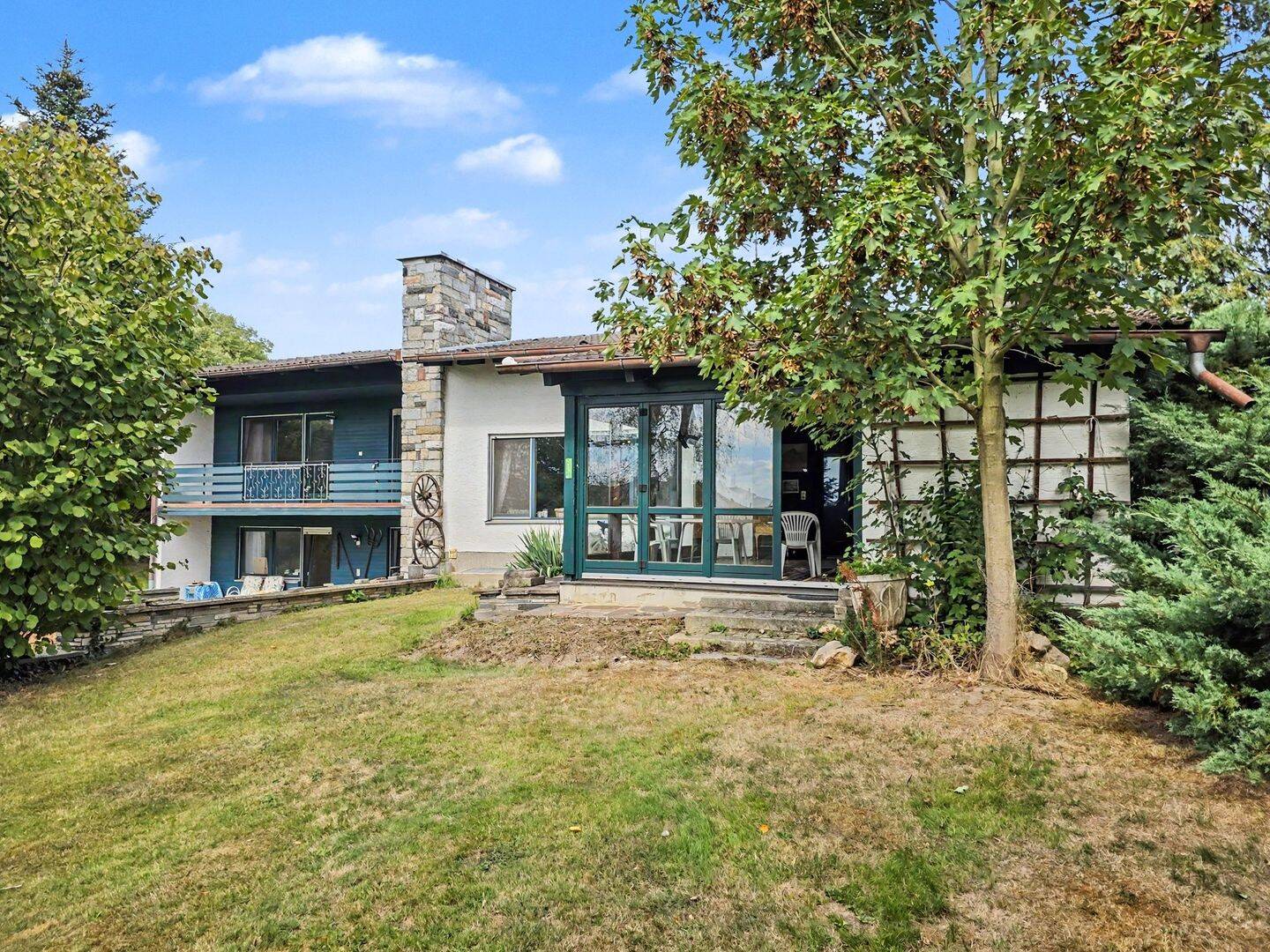 Großes Familienglück im Grünen: Splitlevel-Haus mit Einliegerwohnung & Traumnatur, 94060 Pocking