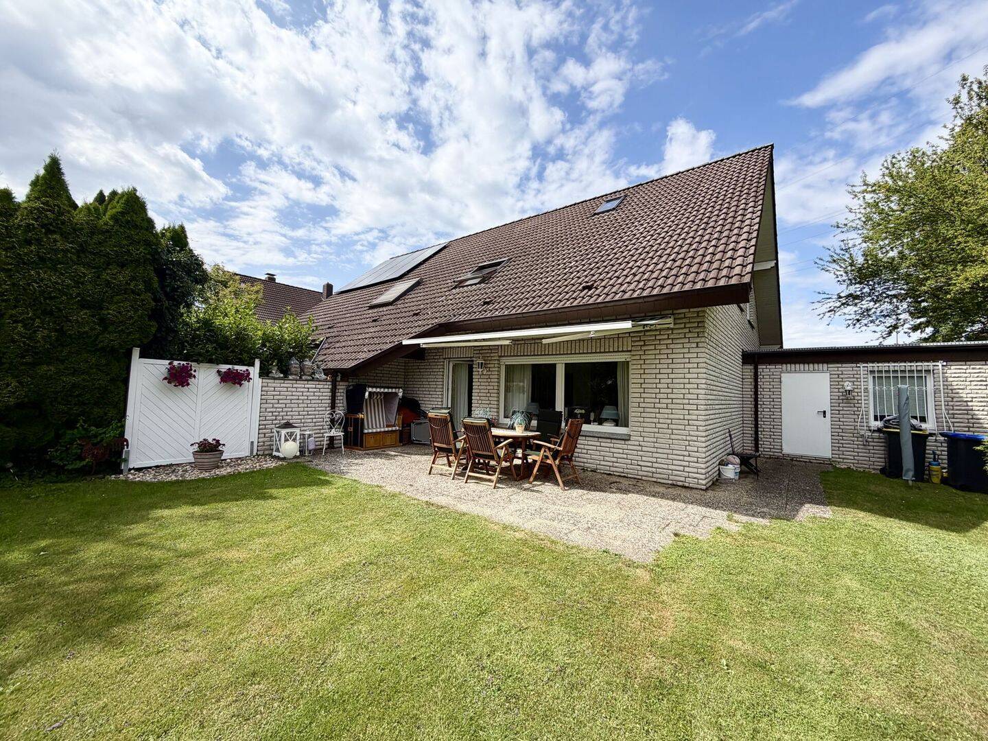 Attraktive Doppelhaushälfte mit Garten, Weitblick und Familienkomfort, 32791 Lage