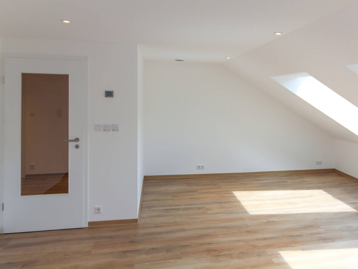 Hochwertig sanierte 4-Zimmer-Dachgeschosswohnung mit herrlichem Weitblick, 36041 Fulda