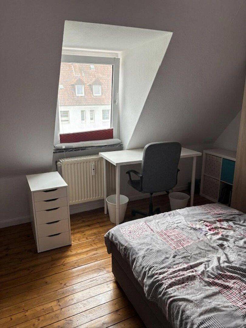 Achtung: WG Zimmer! 2 private Zimmer (plus Wohnzimmer) für je 430 € Warmmiete, 49082 Osnabrück (Kalkhügel Nahne Schölerberg Sutthausen)