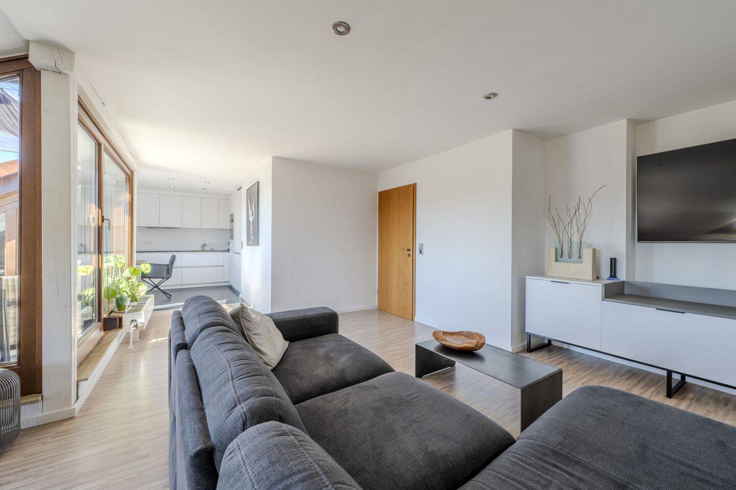 Einziehen & Wohlfühlen – Stilvolle Dachgeschosswohnung mit offener Wohnküche, 74385 Pleidelsheim