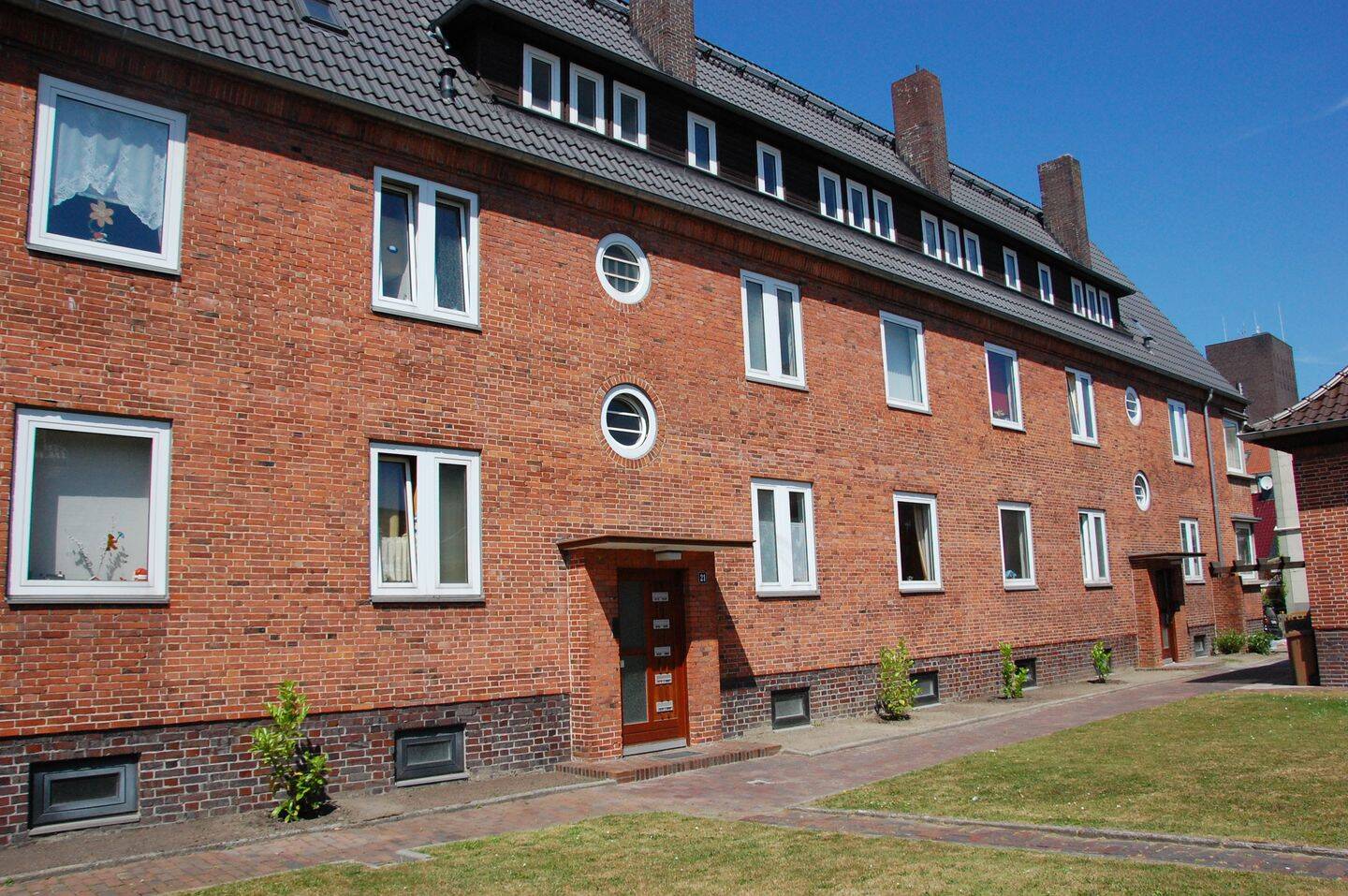 *Ab sofort* Gemütliche 3-Zimmer-Erdgeschosswohnung mit Kochnische & Mansardenzimmer, 26382 Wilhelmshaven (Bant Heppens Innenhafen Innenstadt Siebethsburg)