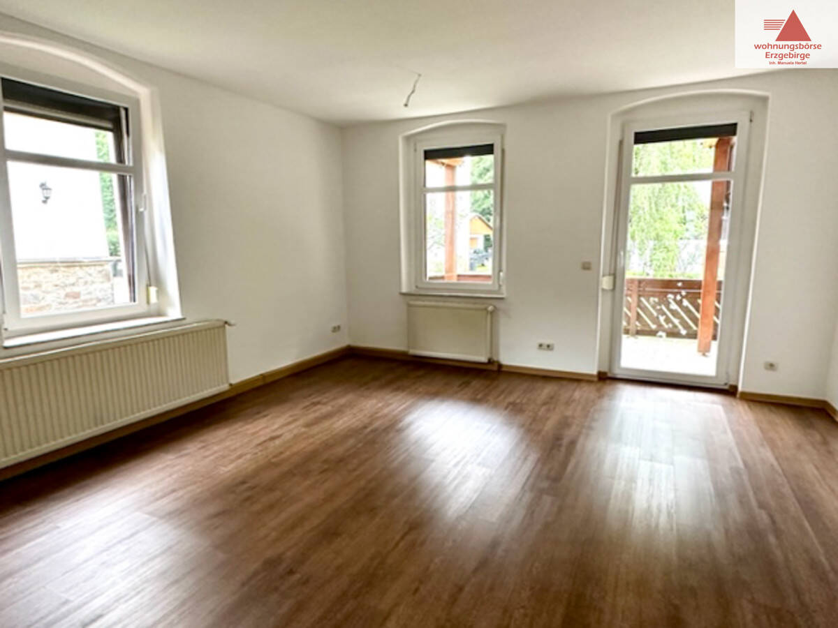 Geräumige 4-Raum-Wohnung mit Einbauküche, großer Terrasse u. zwei PKW-Stellplätzen – Venusberg/Erzg., 9430 Drebach