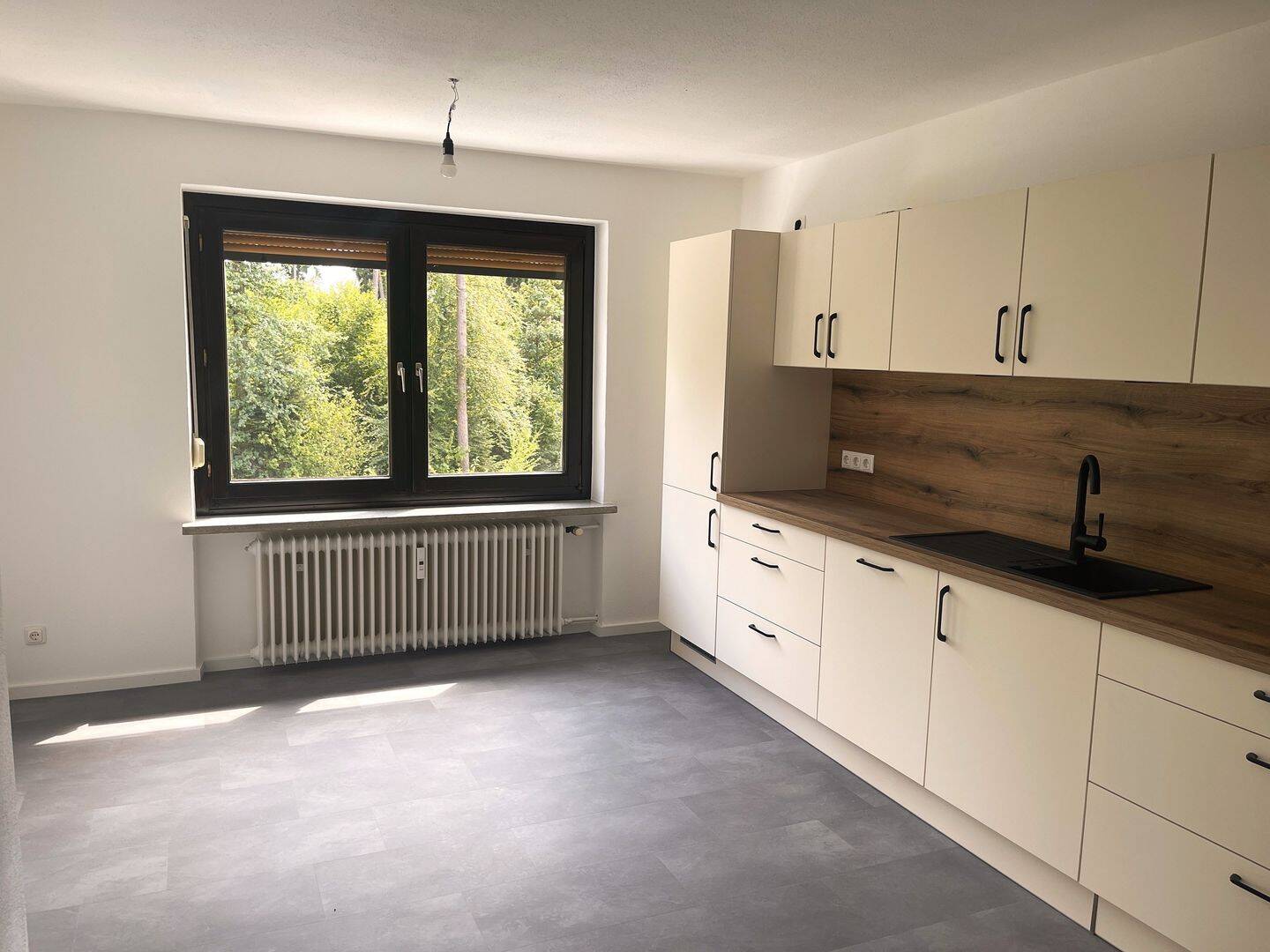 Großzügige, renovierte 2 1/2-Zimmerwohnung in Waldkraiburg, 84478 Waldkraiburg