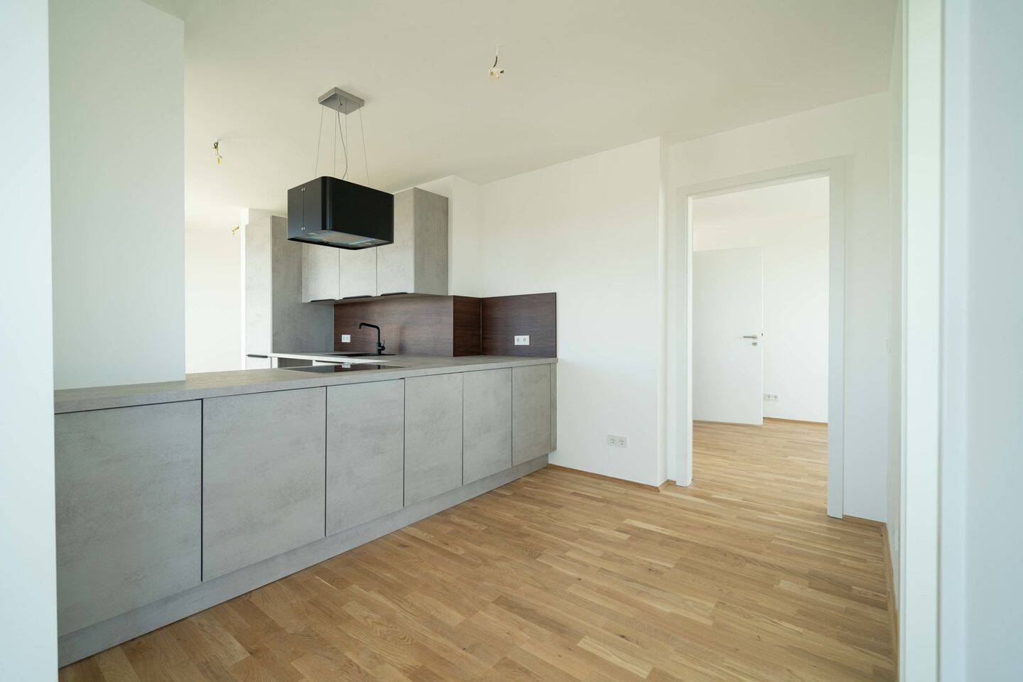Modern geschnittene 2,5-ZI-Whg mit umlaufendem Balkon und Einbauküche, 93051 Regensburg (Galgenberg Großprüfening-Dechbetten-Königswiesen Kumpfmühl-Ziegetsdorf-Neuprüll)