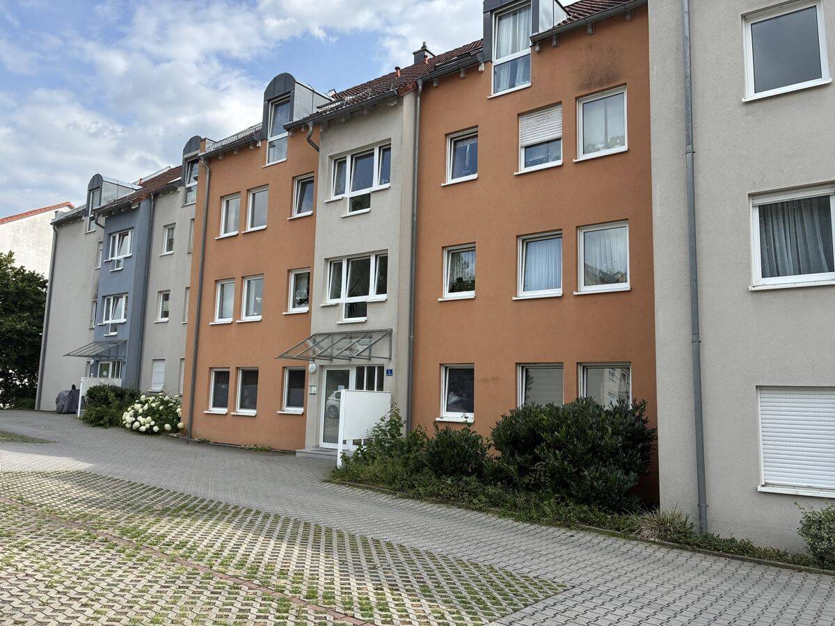 Gepflegtes 1-Zimmer-Dachgeschoss-Apartment mit Stellplatz in Neustadt/WN zu verkaufen!, 92660 Neustadt a.d. Waldnaab
