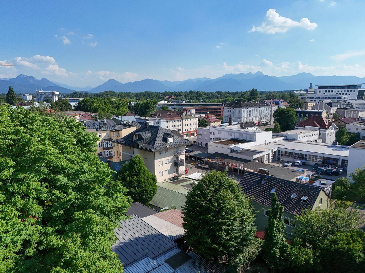 Ein Zuhause, das keine Wünsche offenlässt – Dachgeschosswohnen mit Traumblick!, 83022 Rosenheim (Happing Innenstadt Ost Süd West)