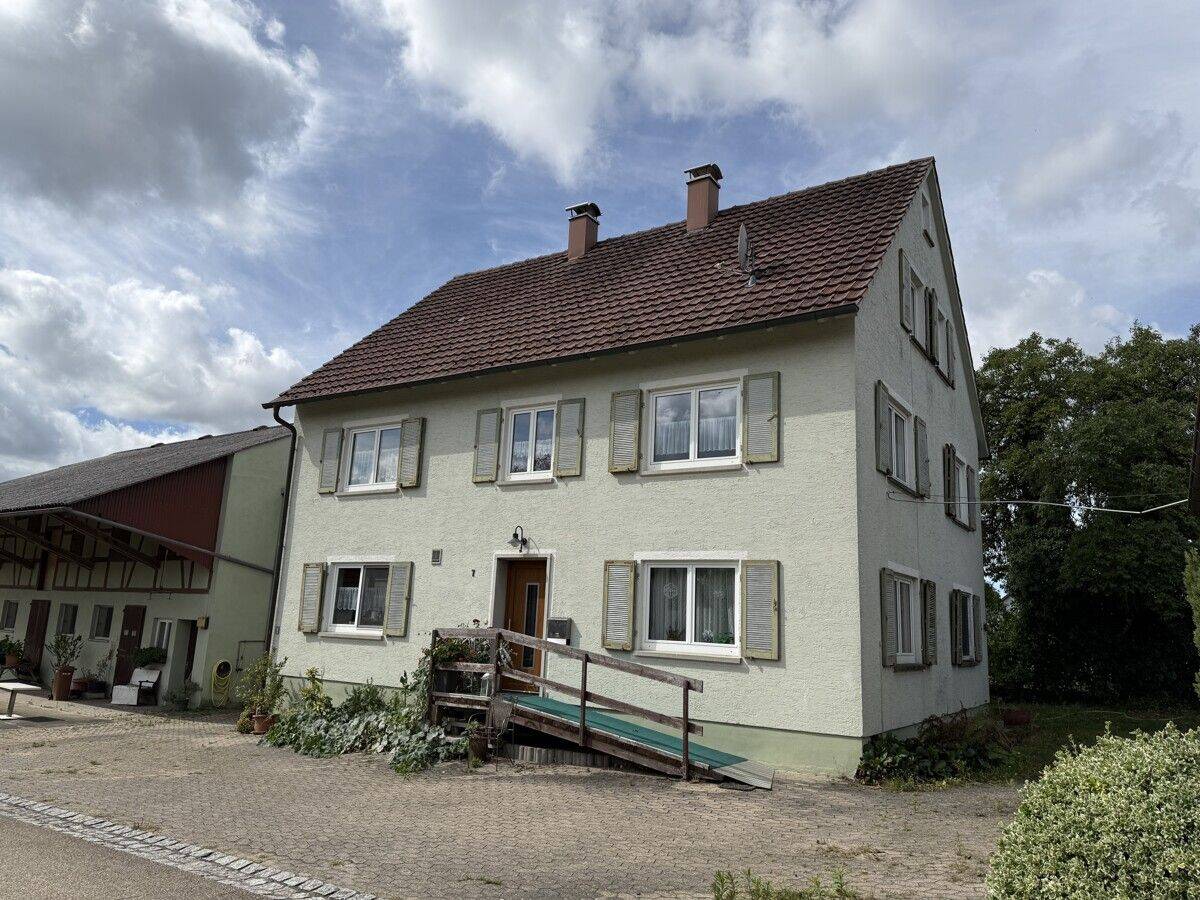 Ein-/Zweifamilienhaus mit Doppelgarage und Nebengebäude in ruhiger Wohnlage, 91625 Schnelldorf