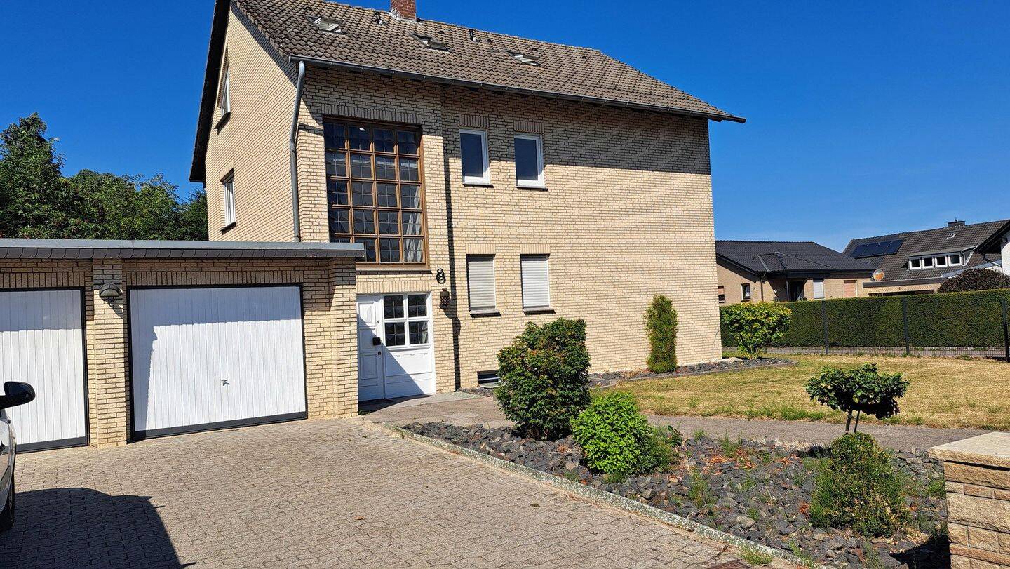 Etagenwohnung (1.OG) im 3-Familienhaus mit Panoramabalkon, 32312 Lübbecke