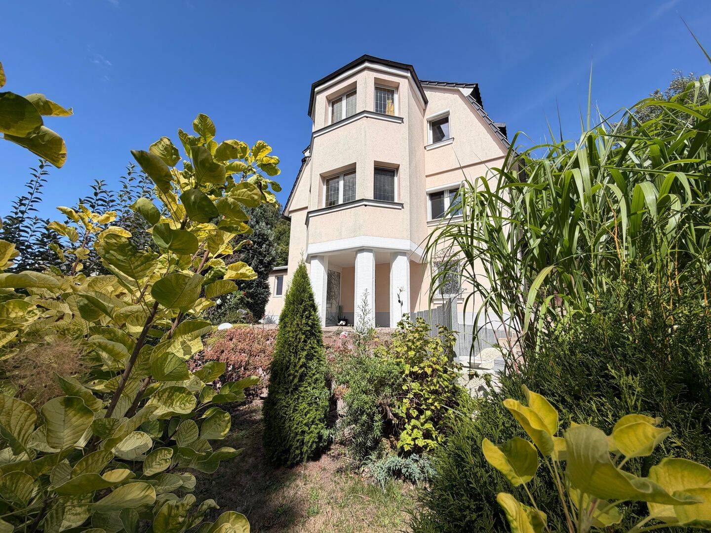 Märchenhafte Villa mit Panoramablick – Historischer Charme am Schönberg, 96515 Sonneberg