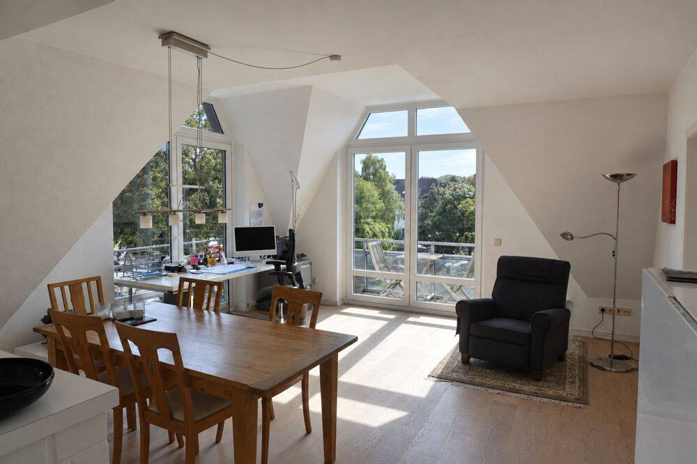 Wohnung mit besonderem Flair! Lichtdurchflutete 3-Zimmer-Dachgeschosswohnung in Alsterdorf, 22297 Hamburg (Hamburg-Nord Alsterdorf Barmbek-Nord Groß Borstel Winterhude)