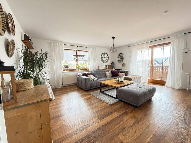 ****Traumhafte 4-Zimmer-Wohnung + umlaufender Balkon + Garage + in beliebter Lage Bad Emstal-Sand!, 34308 Bad Emstal