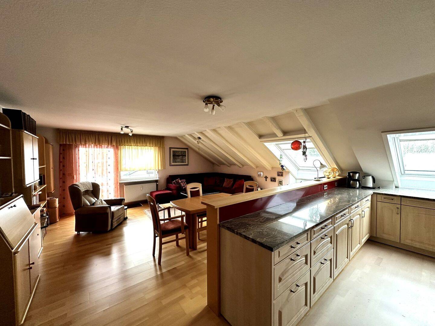 Charmante DG-Wohnung mit Balkon, 2 Stellplätzen und Gartenmitbenutzung in ruhiger Lage., 79856 Hinterzarten