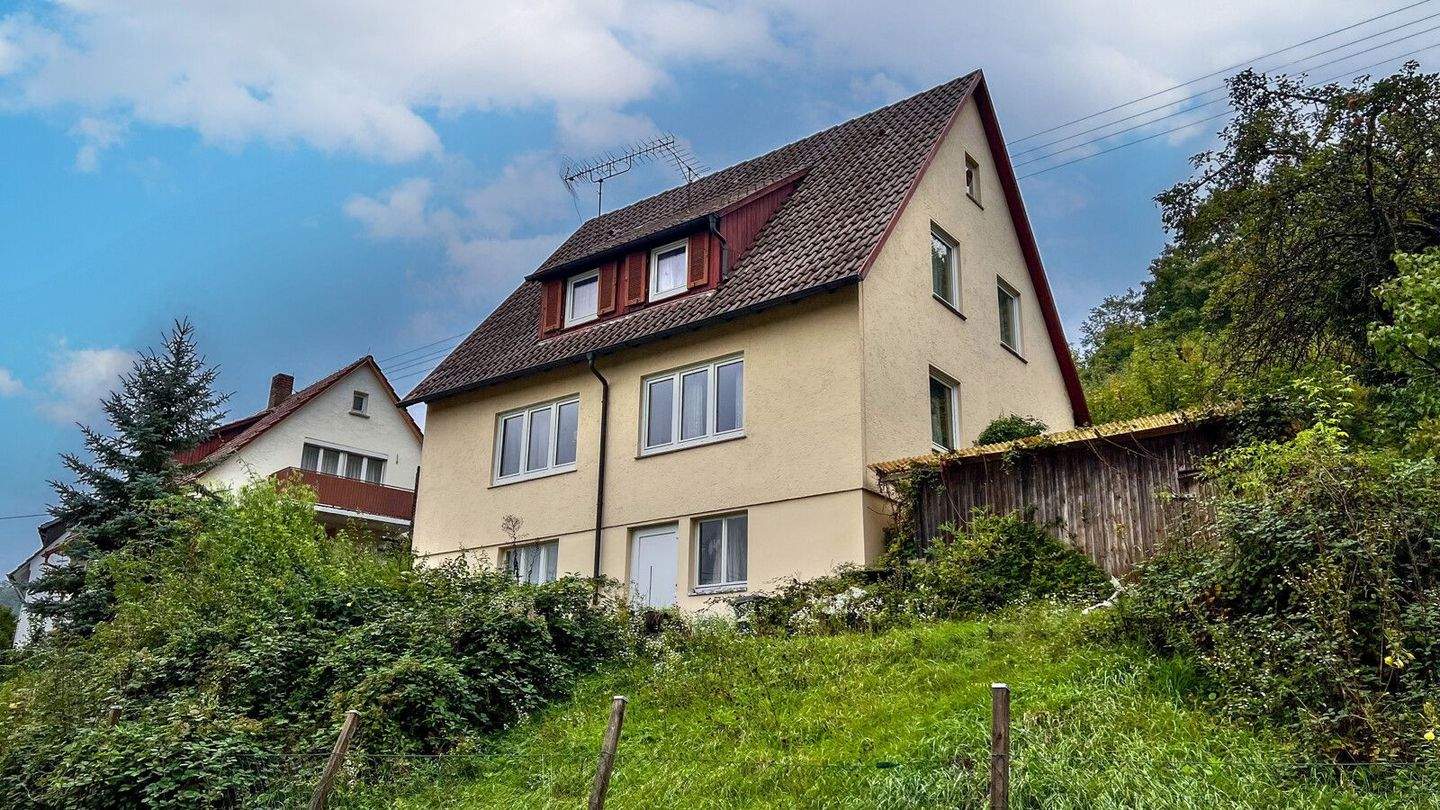Großzügiges Einfamilienhaus mit Entwicklungspotenzial, 74679 Weißbach