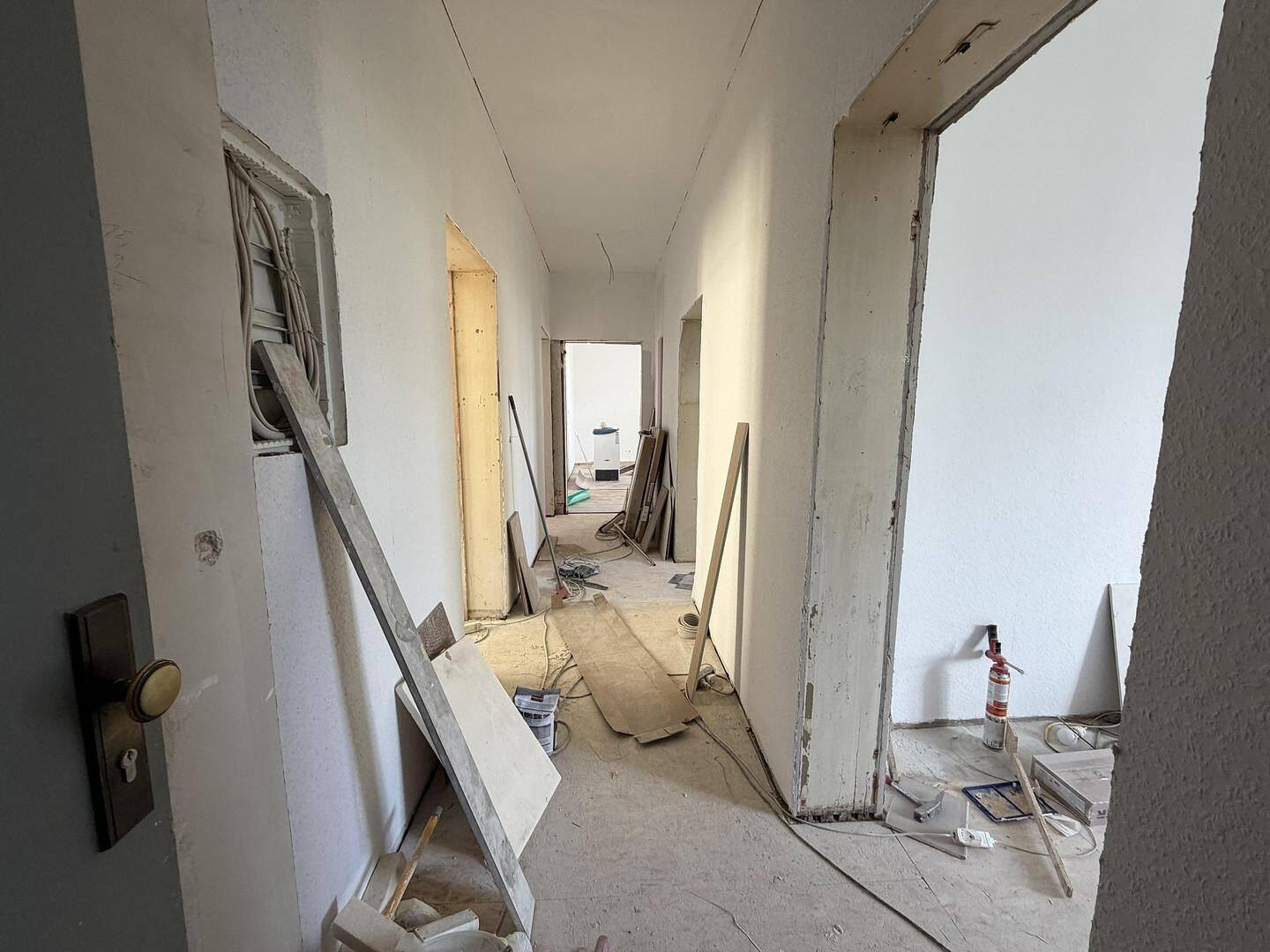 *Erstbezug* Kernsanierte 3-Zimmer Altbau Wohnung mitten im Nordend mit EBK und Skylineblick, 60318 Frankfurt am Main (Innenstadt Nordend-Ost Nordend-West)