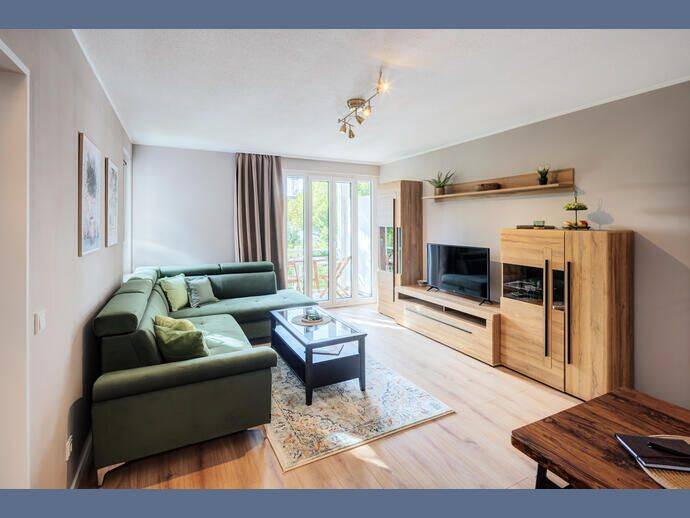 Möbliert: Modern wohnen mit ruhigem Balkon & Tiefgarage, 80995 München (Allach-Untermenzing Feldmoching-Hasenbergl Moosach)