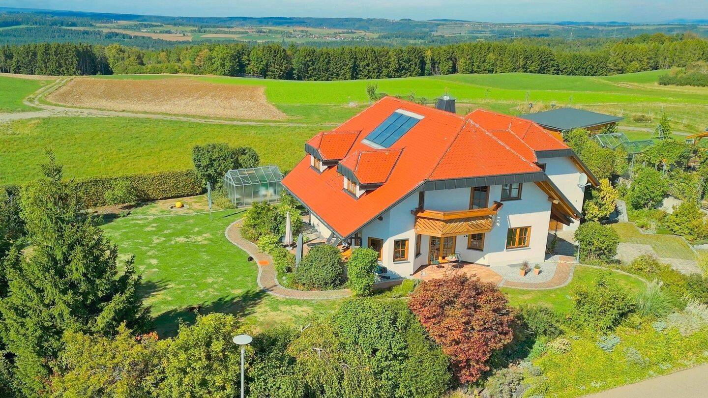 Repräsentatives A+ Landhaus mit ELW auf parkähnlichem Grundstück, 79879 Wutach