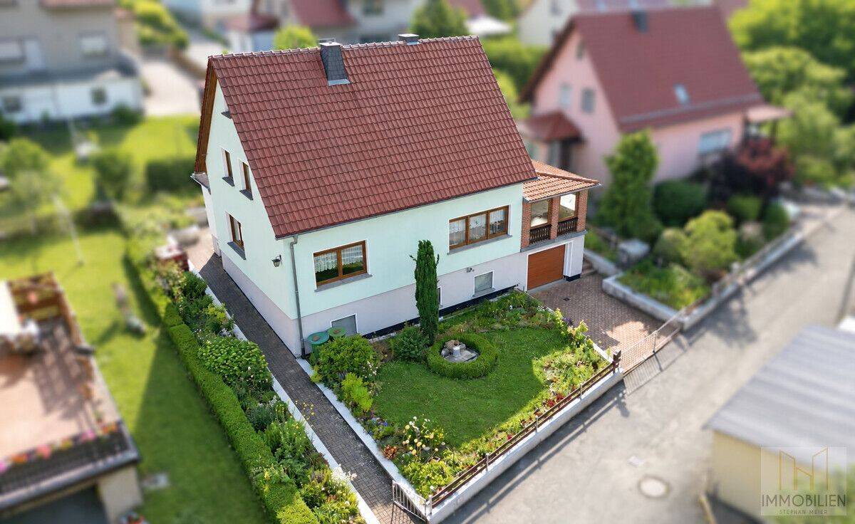 Zeitlose Wohnqualität in ruhiger Wohnlage – Garten und Garage inklusive, 7407 Rudolstadt