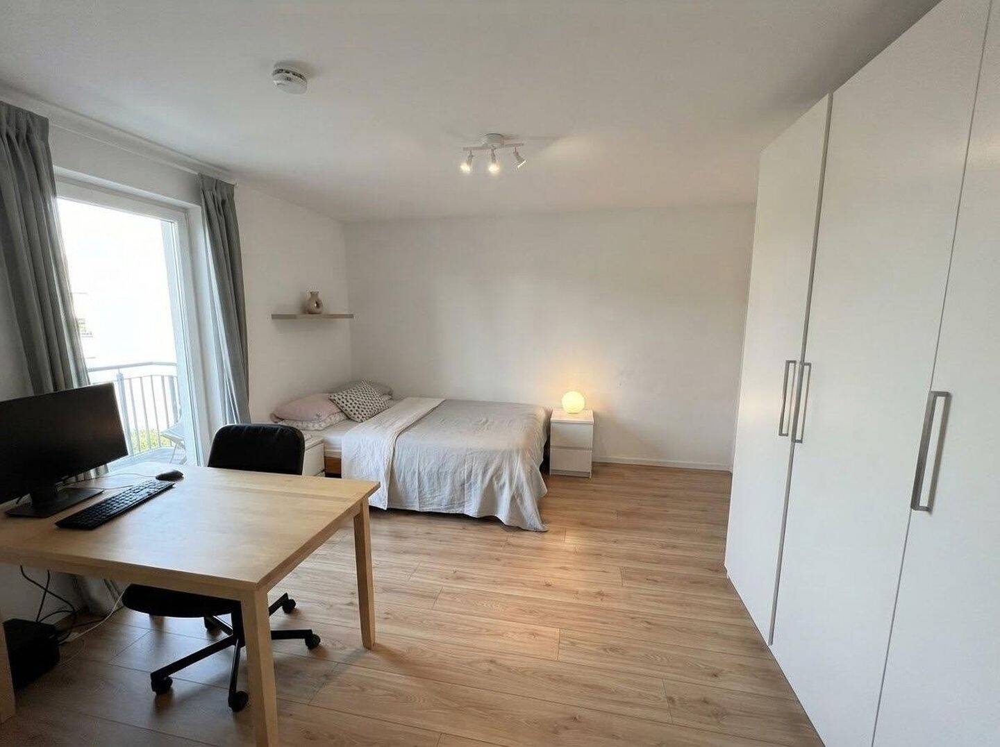 Möbiliertes 1-Zimmer-Apartment mit Balkon in Top-Lage in Erlangen, 91052 Erlangen (Anger Erlangen-Ost Erlangen-Süd Innenstadt)