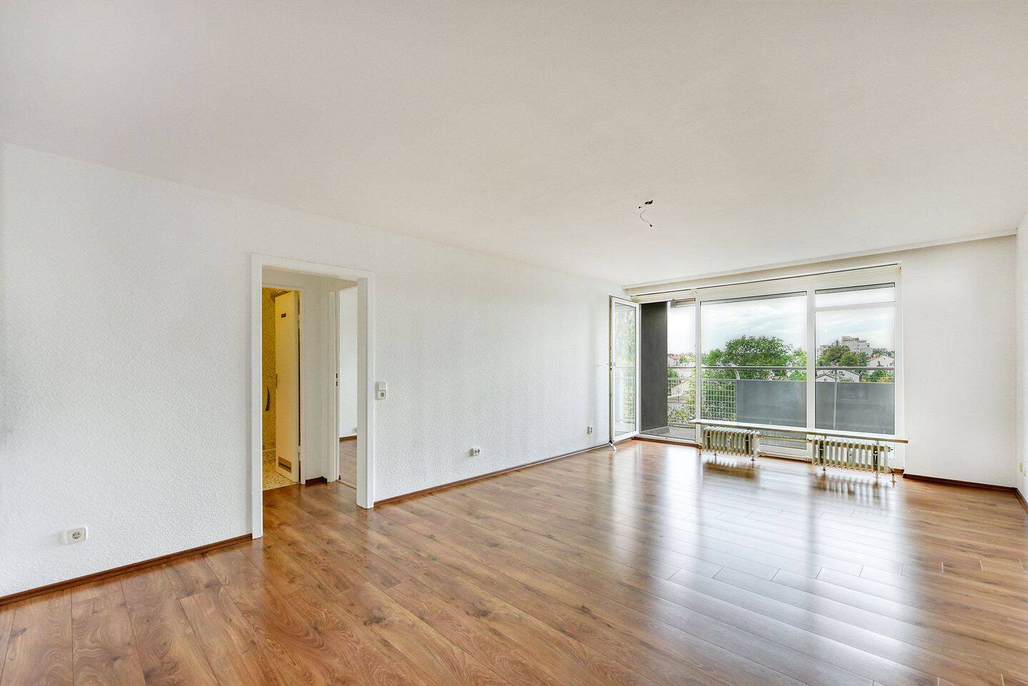 +++ gemütlich & gepflegt – sonniger Süd-Balkon – Laminat – inklusive EBK & TG-Stellplatz +++, 70565 Stuttgart (Dürrlewang Fasanenhof Möhringen Rohr Vaihingen)