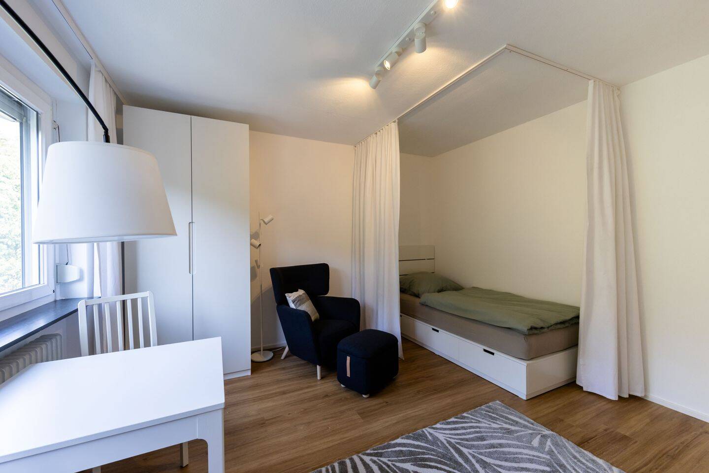 Ruhig & Grün: Möbliertes Zimmer in gepflegter 2er-WG, 91054 Erlangen (Burgberg Erlangen-Nord Erlangen-Ost Innenstadt Sieglitzhof)