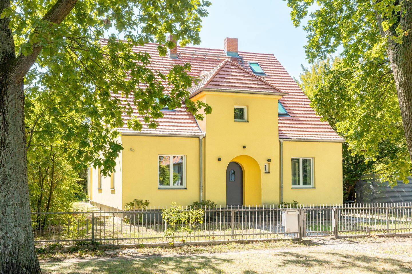 Charmante Villa auf ca. 1300 m² Filetgrundstück am Schweizerhofpark, 14165 Berlin (Steglitz-Zehlendorf Zehlendorf)