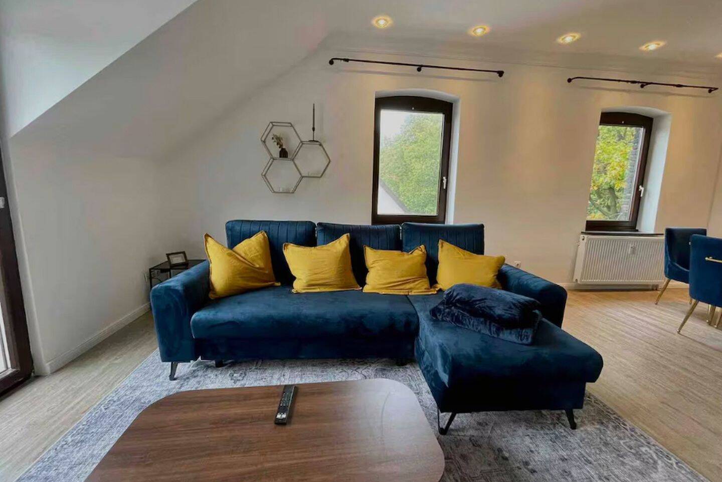 Koffer packen & einziehen – voll möblierte Maisonette-Wohnung in Bochum, 44789 Bochum (Altenbochum Ehrenfeld Innenstadt Weitmar Wiemelhausen)