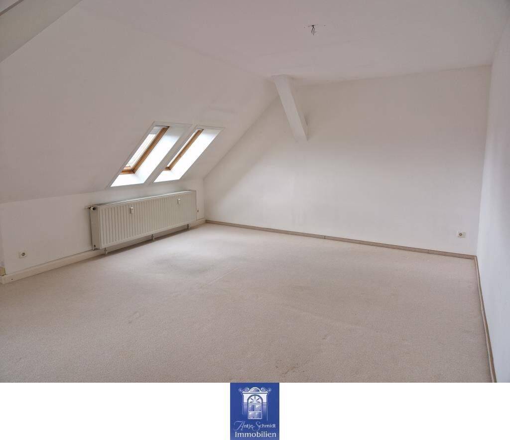 Großzügige Dachgeschosswohnung! EBK! Tageslichtbad!, 1979 Lauchhammer