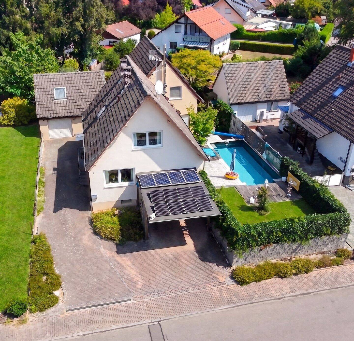 Ein Zuhause, das man nicht mehr verlassen möchte – Traumgarten, Pool & außergewöhnlich viel Platz, 77974 Meißenheim