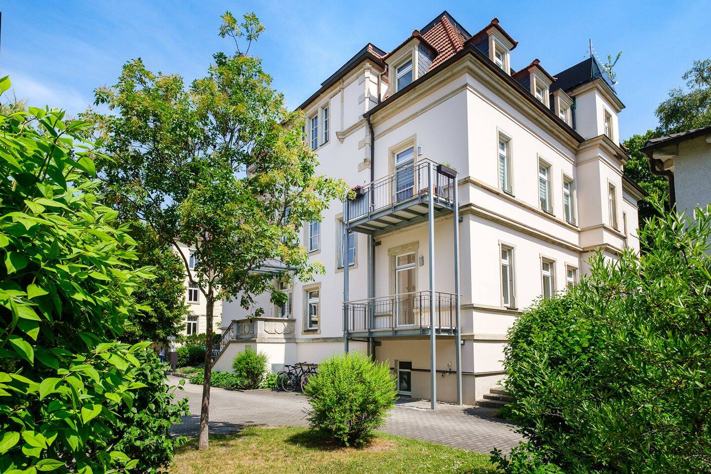 Stilvoll sanierte Altbau-Wohnung in bester Lage von Dresden, 1099 Dresden
