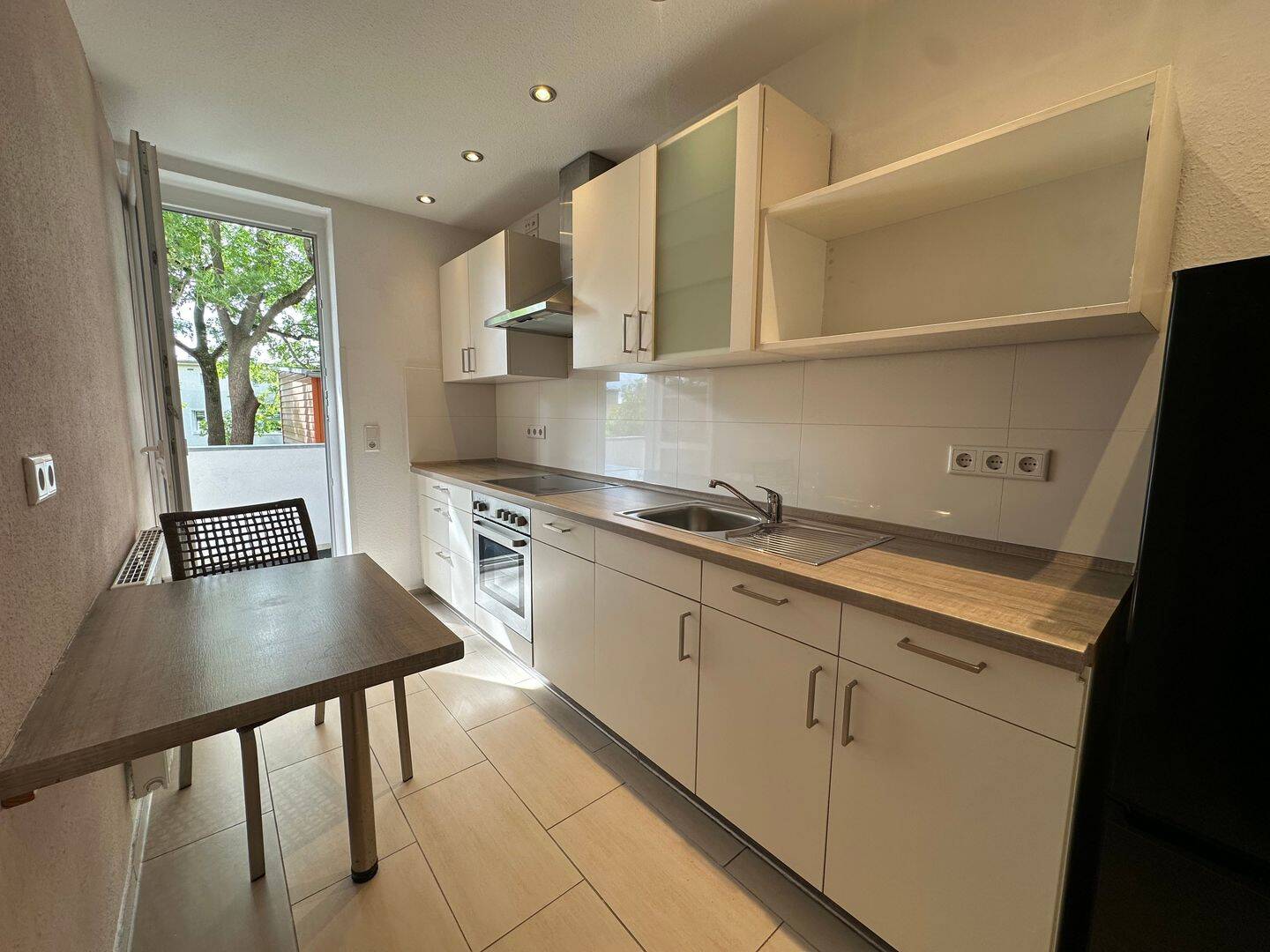 Einbauküche*! Sanierte 3 Zimmer Wohnung mit modernem Bad und Balkon!, 7545 Gera (Bieblach Innenstadt Ostviertel Pforten Untermhaus)