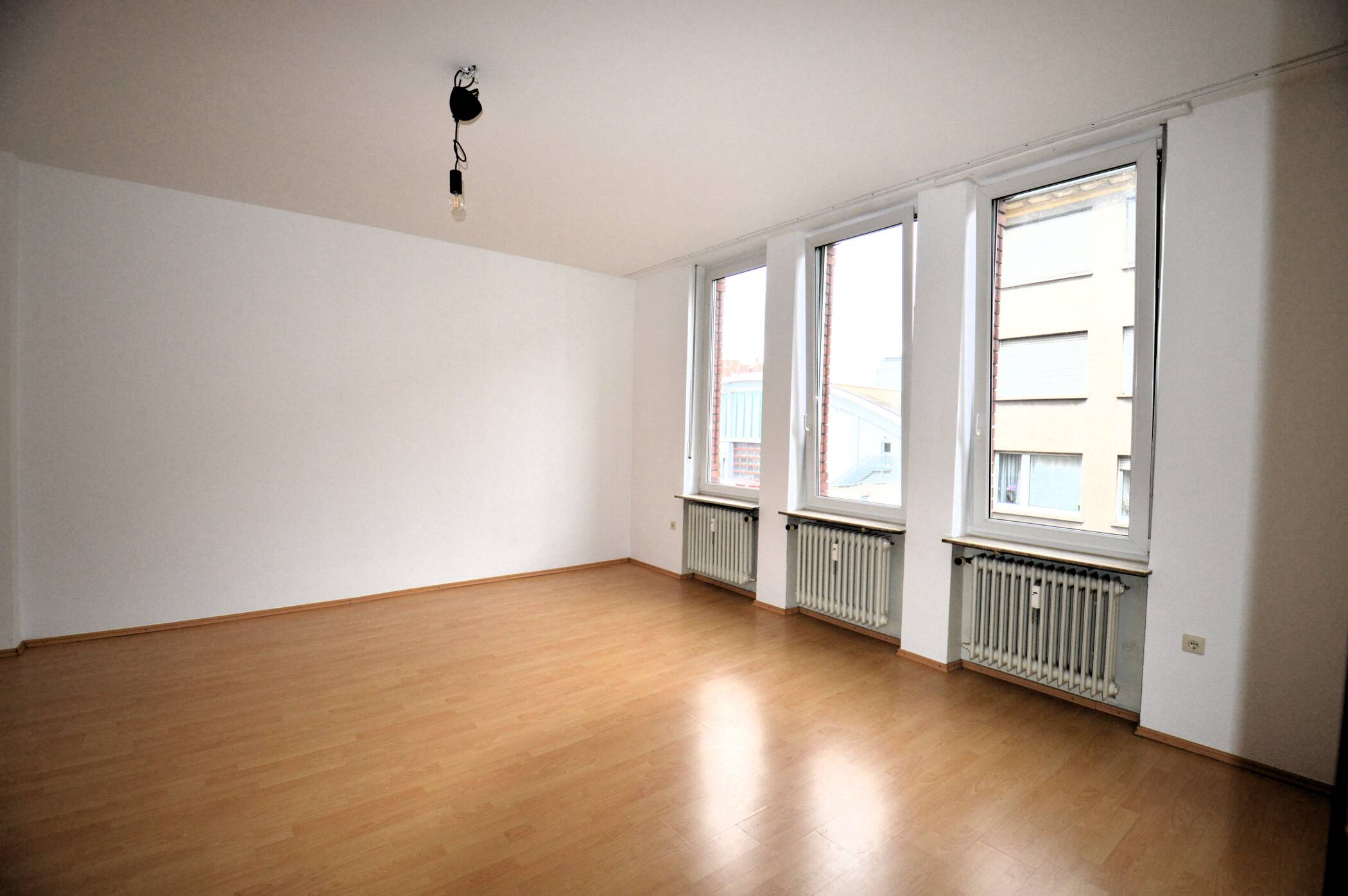 Saarlouis, Citynah, renovierte, gepflegte 2 ZKB im 1.OG, 66740 Saarlouis