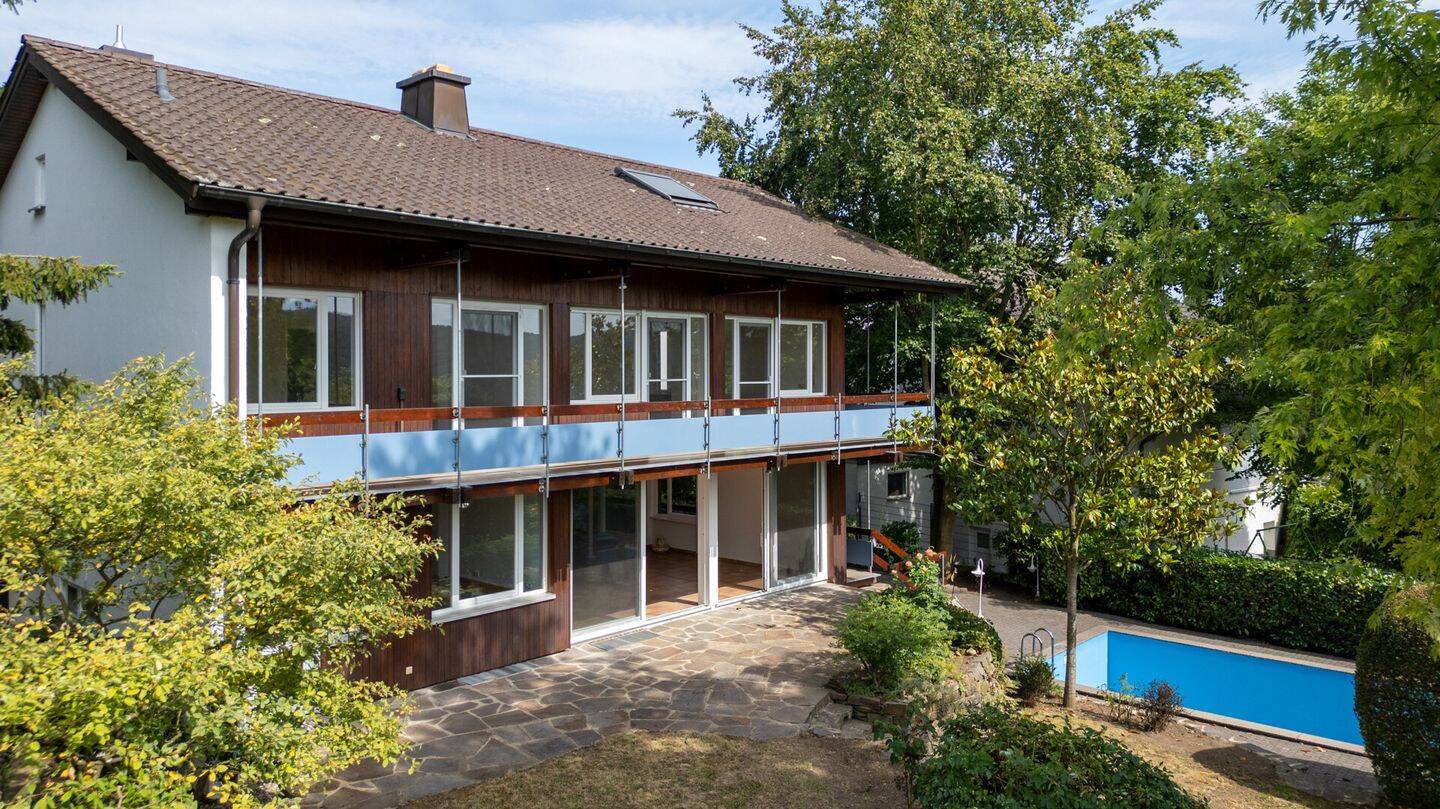 Lahnstein-Großzügiges EFH mit Pool, Fernblick und lichtdurchfluteter Architektur in bevorzugter Lage, 56112 Lahnstein