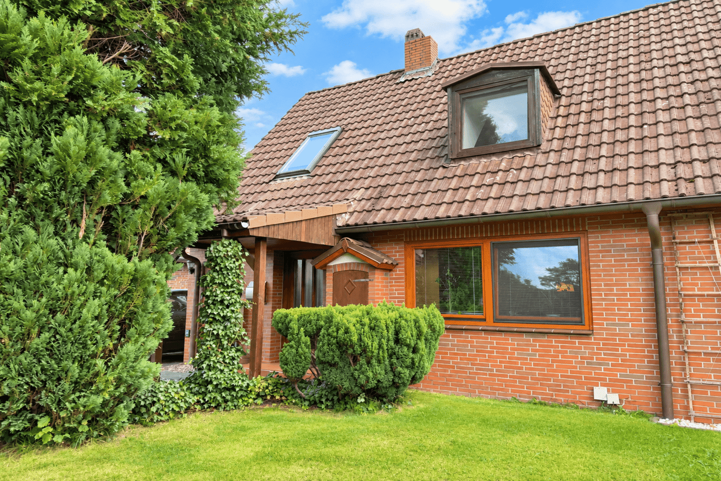 Renovierungsbedürftige Doppelhaushälfte mit 1.039 m² Traumgarten & Einliegerwohnung, 22523 Hamburg (Eimsbüttel Eidelstedt)