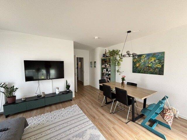 Neubau-Zweitbezug! Große 4-Zimmer-Wohnung mit Balkon!, 60437 Frankfurt am Main