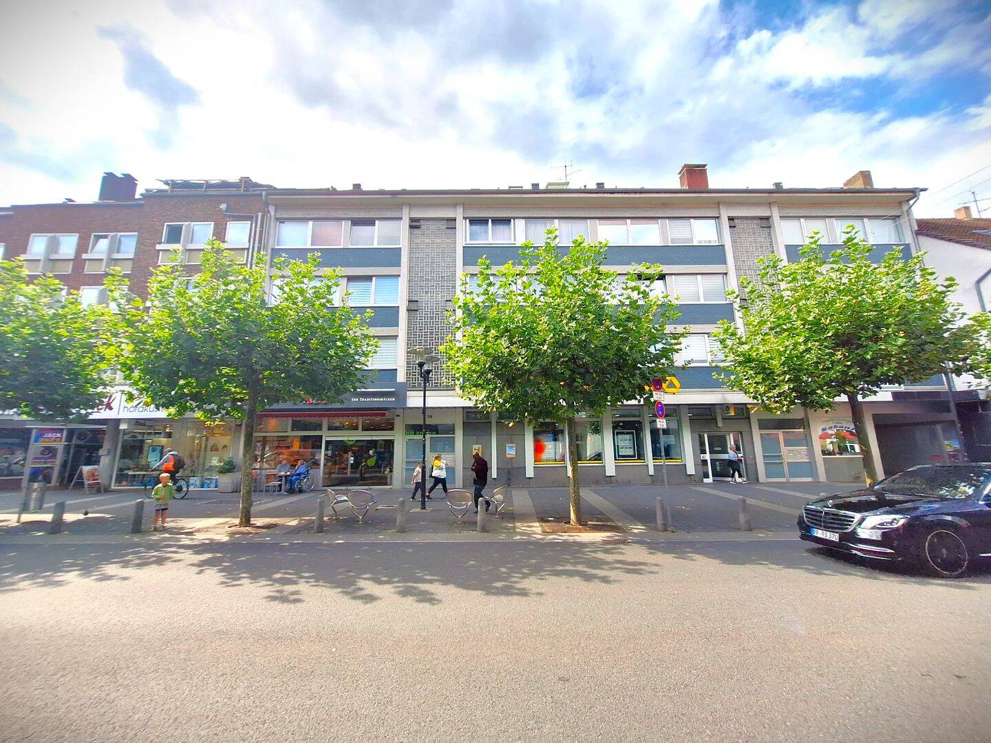 Große 2 Zimmer Wohnung mit Dachbalkon WG tauglich mitten im Leben von Lagenfeld, 40764 Langenfeld (Rhld.)