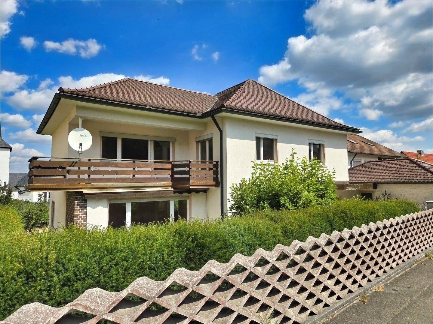 Großzügiges EFH mit Garage und großem Garten in zentraler Lage der Stadt Ebern, 96106 Ebern