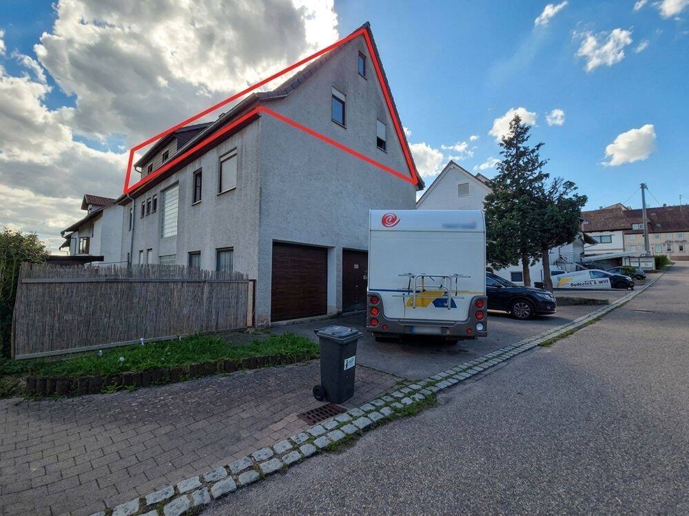 Charmante 3,5-Zimmer-Dachgeschosswohnung mit Dachterrasse und Garage in Weil der Stadt – Schafhausen, 71263 Weil der Stadt