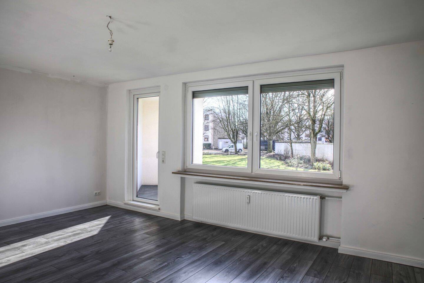 Helle, renovierte 3-Zimmer-Wohnung mit Loggia & Einbauküche, 28325 Bremen (Ellenerbrok-Schevemoor Oberneuland Tenever)