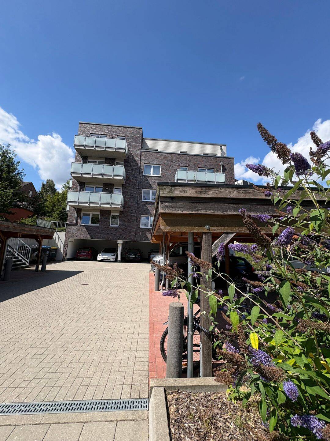 Schöne Wohnung, mit Carport, 24114 Kiel (Südfriedhof)